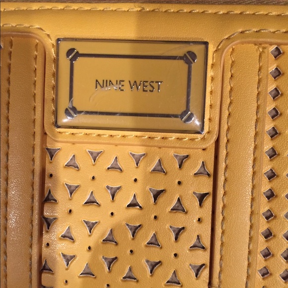 Nine West yellow wallet - Picture 2 of 7